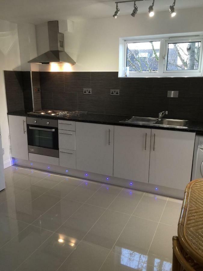 Cosy 2 Bedroom -heathrow Airport